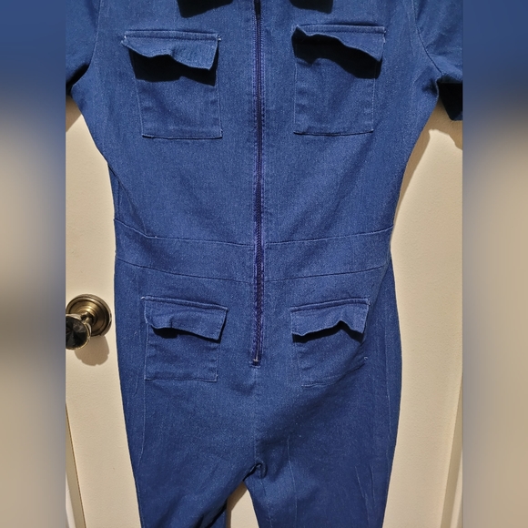 Woman's blue jean jumpsuit - Picture 3 of 4